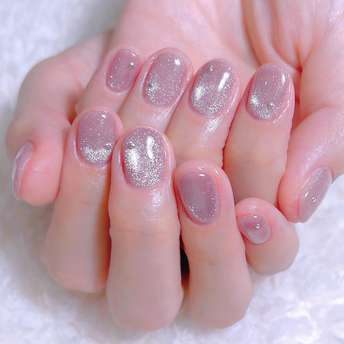 なかやまちえこ on LIPS 「くすみピンクのマグネットネイル💅⠀⠀@chapon_930⠀肌..」(1枚目)