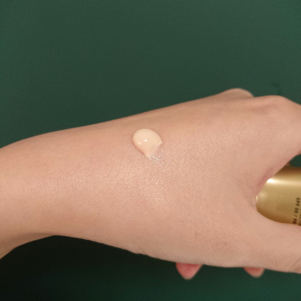 YVES SAINT LAURENT BEAUTE オールージュ UV50のクチコミ「■どんな商品？
・イヴサンローランのエイジングケアライン・オールージュの日焼け止め兼化粧下地
.....」（3枚目）