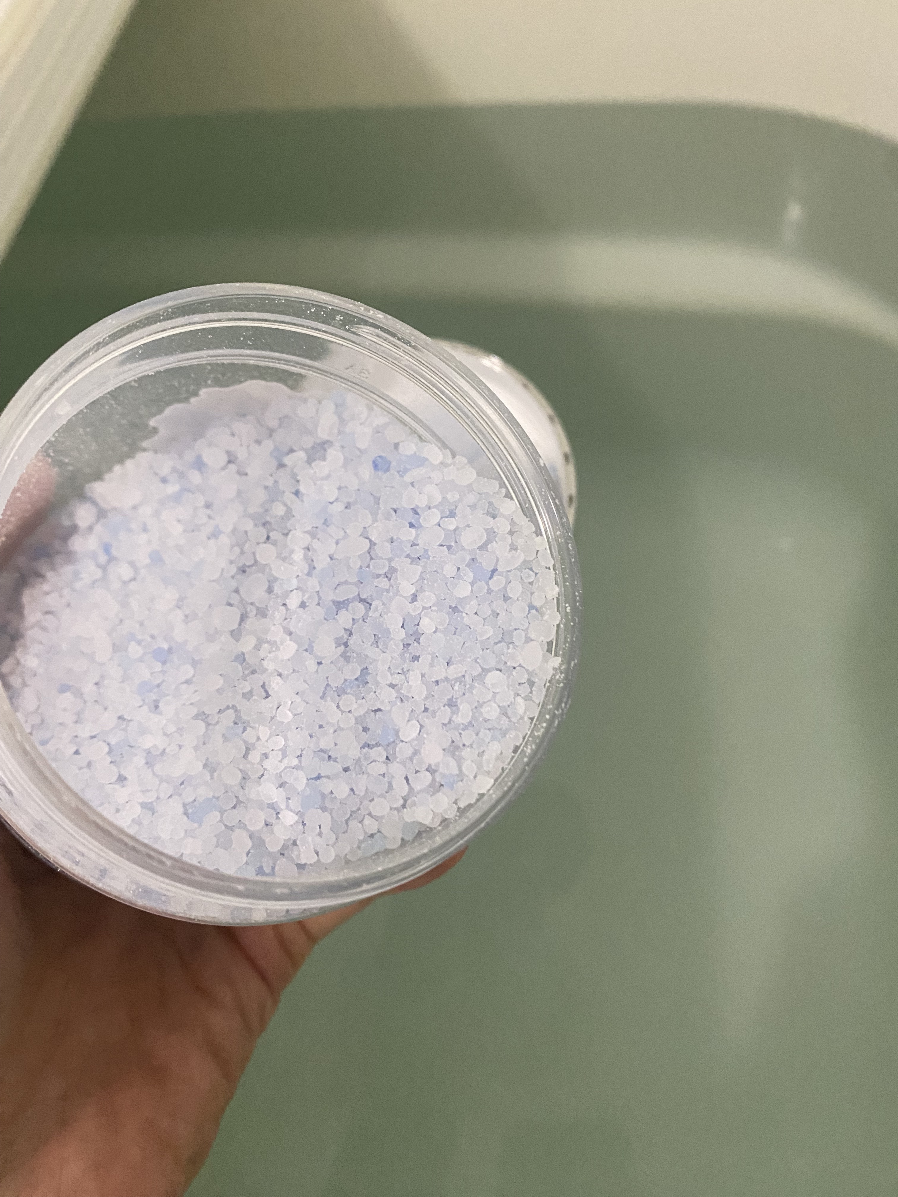 サムシングピュアブルー セント　バスソルト/JILL STUART/無機塩系入浴剤を使ったクチコミ（3枚目）