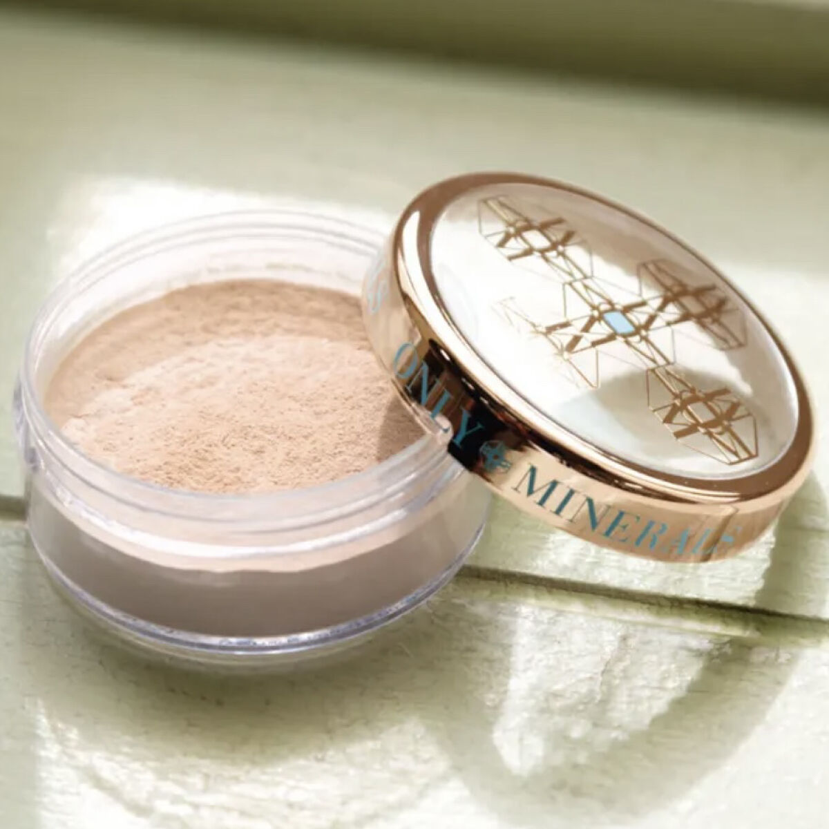 薬用美白ファンデーションSPF50+ ライトオークル/ONLY MINERALS/ルースパウダーを使ったクチコミ（1枚目）