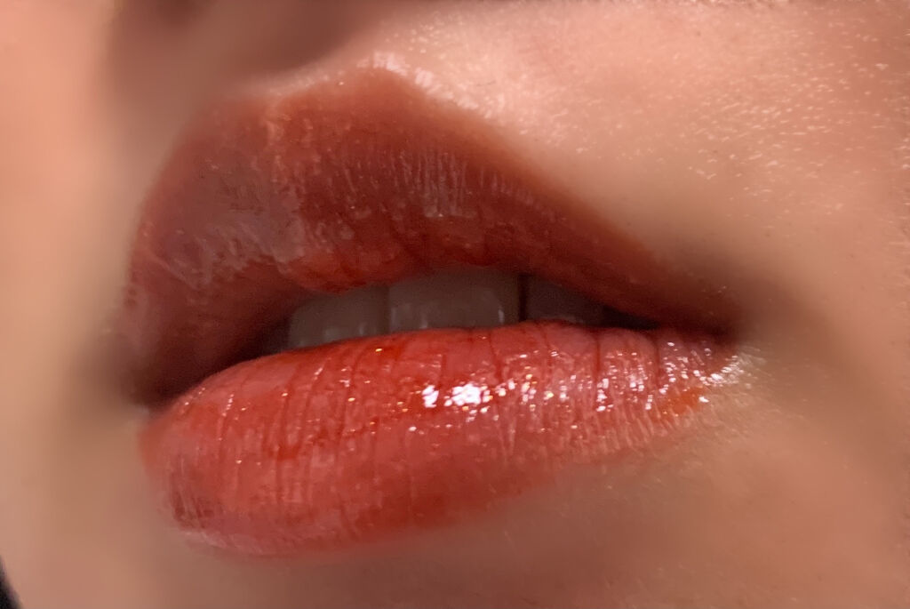 








A’pieu　ジューシーパン スパークリングティント　CR02　たべごろ甘柿💄


スパークリングシリーズのしっかりコーラルカラー🥰

コーラル色に浮かないラメがほんのりきらめいて可愛いの。
パキッとした明るい色を避け