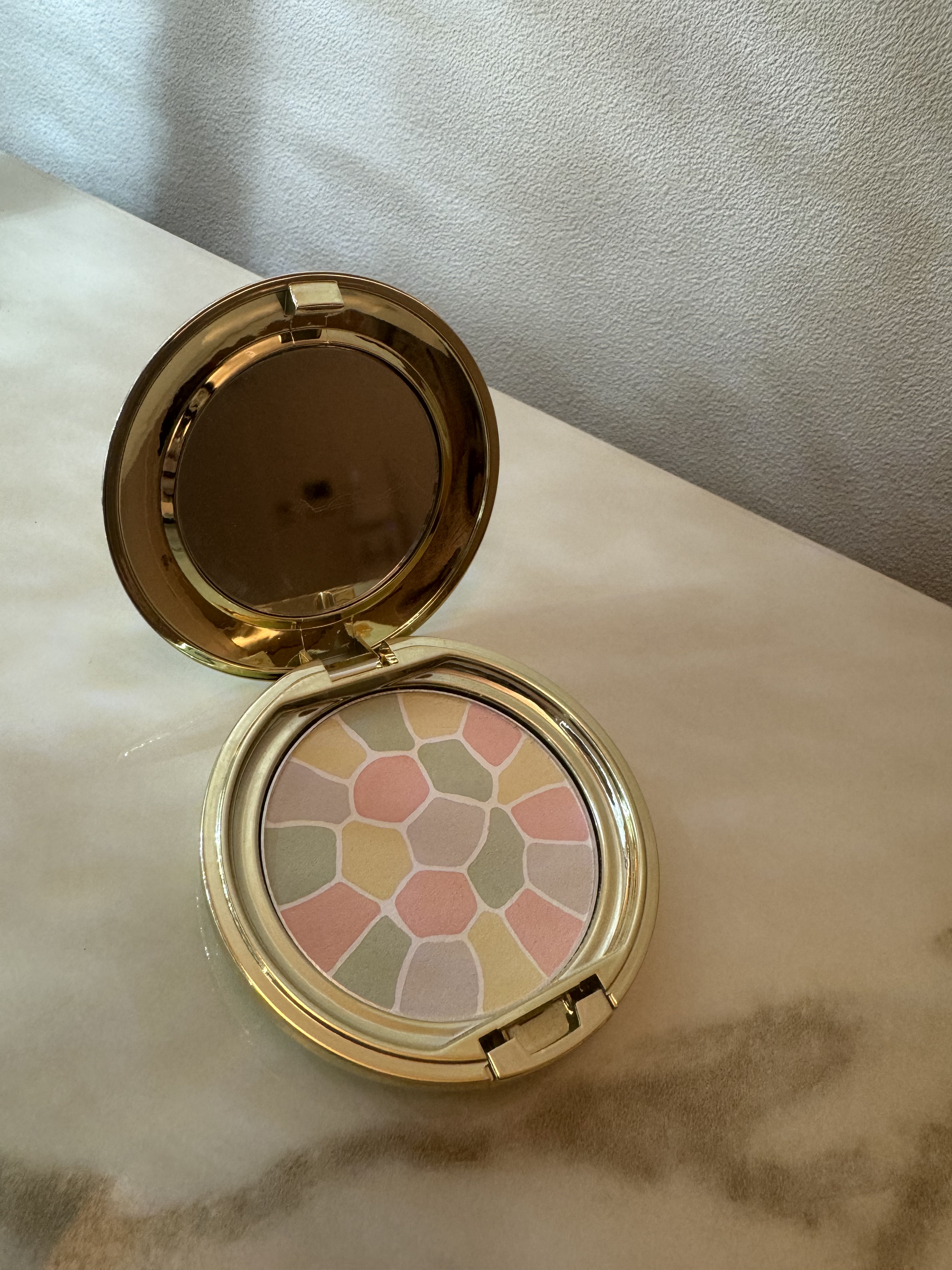 ラ プードル オートニュアンス/Elégance/プレストパウダーを使ったクチコミ（2枚目）