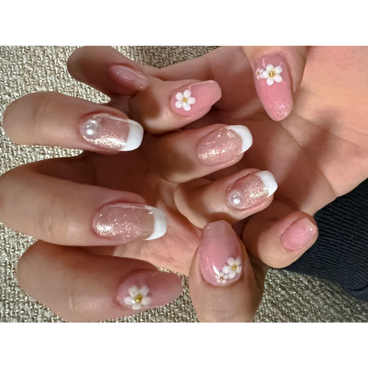 100均ネイルー！！！



セルフネイル久しぶりの投稿❤️🥱



春らしくお花散りばめてフレンチ描きました🤭✨




今回もオフ込みで4時間くらいかかった😵‍💫
はやく手際良くできるようになりたい！


写真ブレてしまった🥹