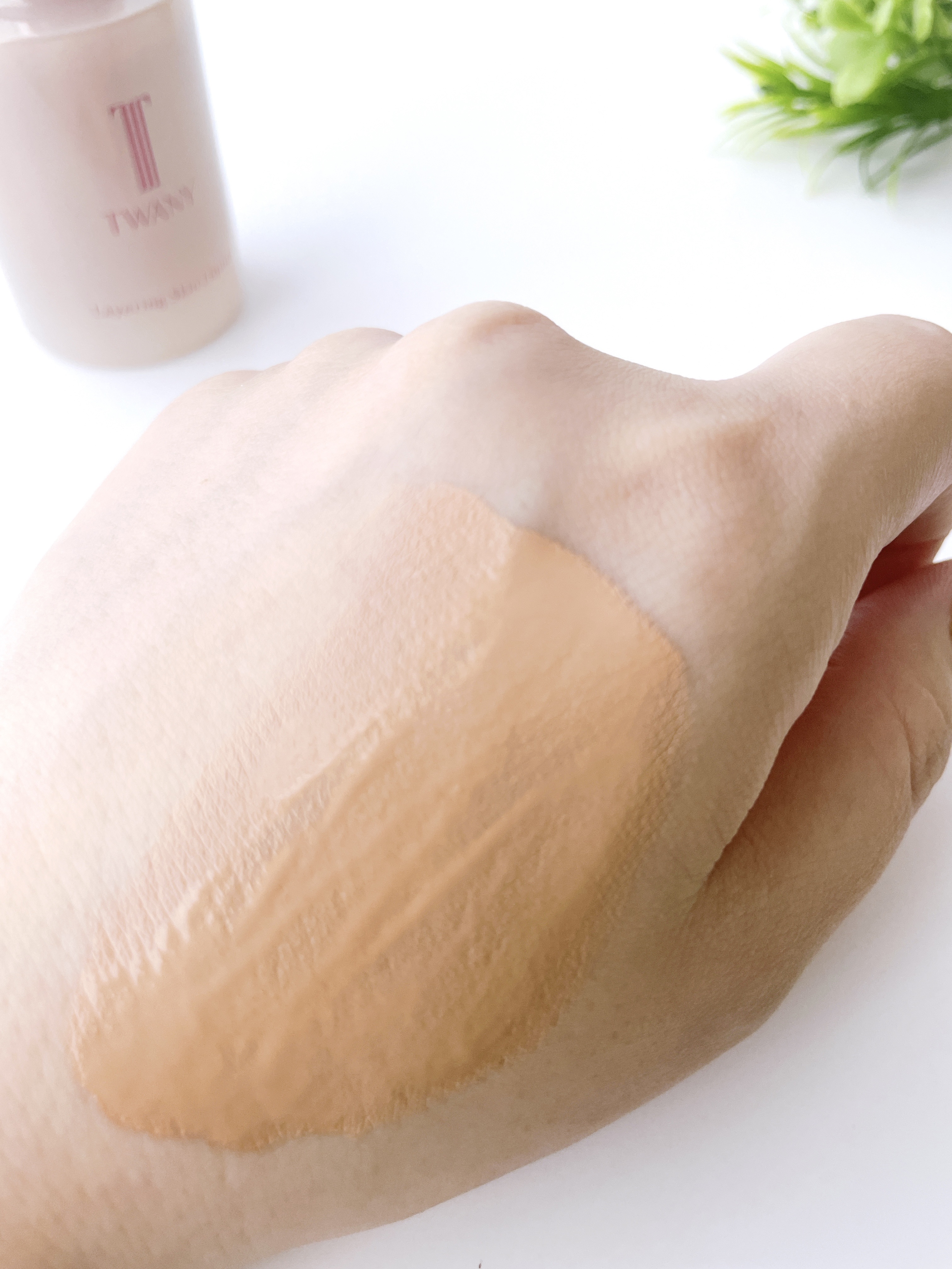 トワニー レイヤリングスキンリクイド/TWANY/リキッドファンデーションを使ったクチコミ（3枚目）