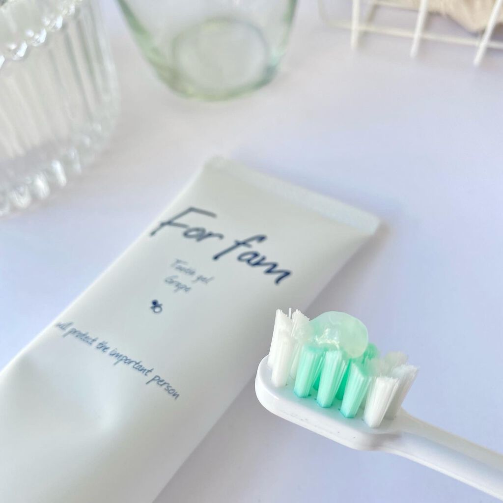 For fam トゥースジェルのクチコミ「フォーファムの電話歯ブラシと合わせて
トゥースジェルも使ってみたよ。

フレーバーは
グレープ.....」（2枚目）