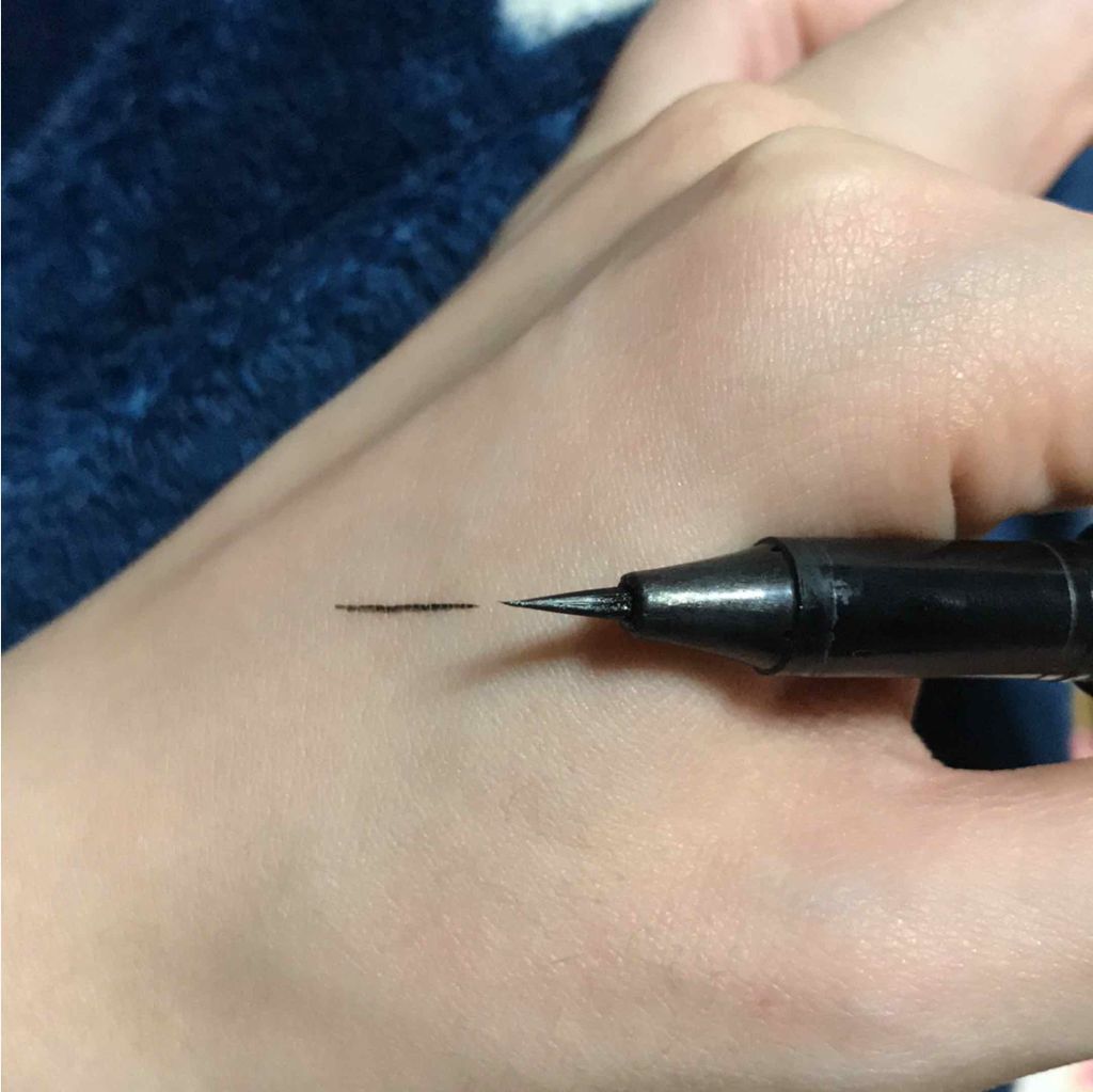 ブラックキープWP(スーパーシャープ)/コフレドール/リキッドアイライナーを使ったクチコミ(2枚目)