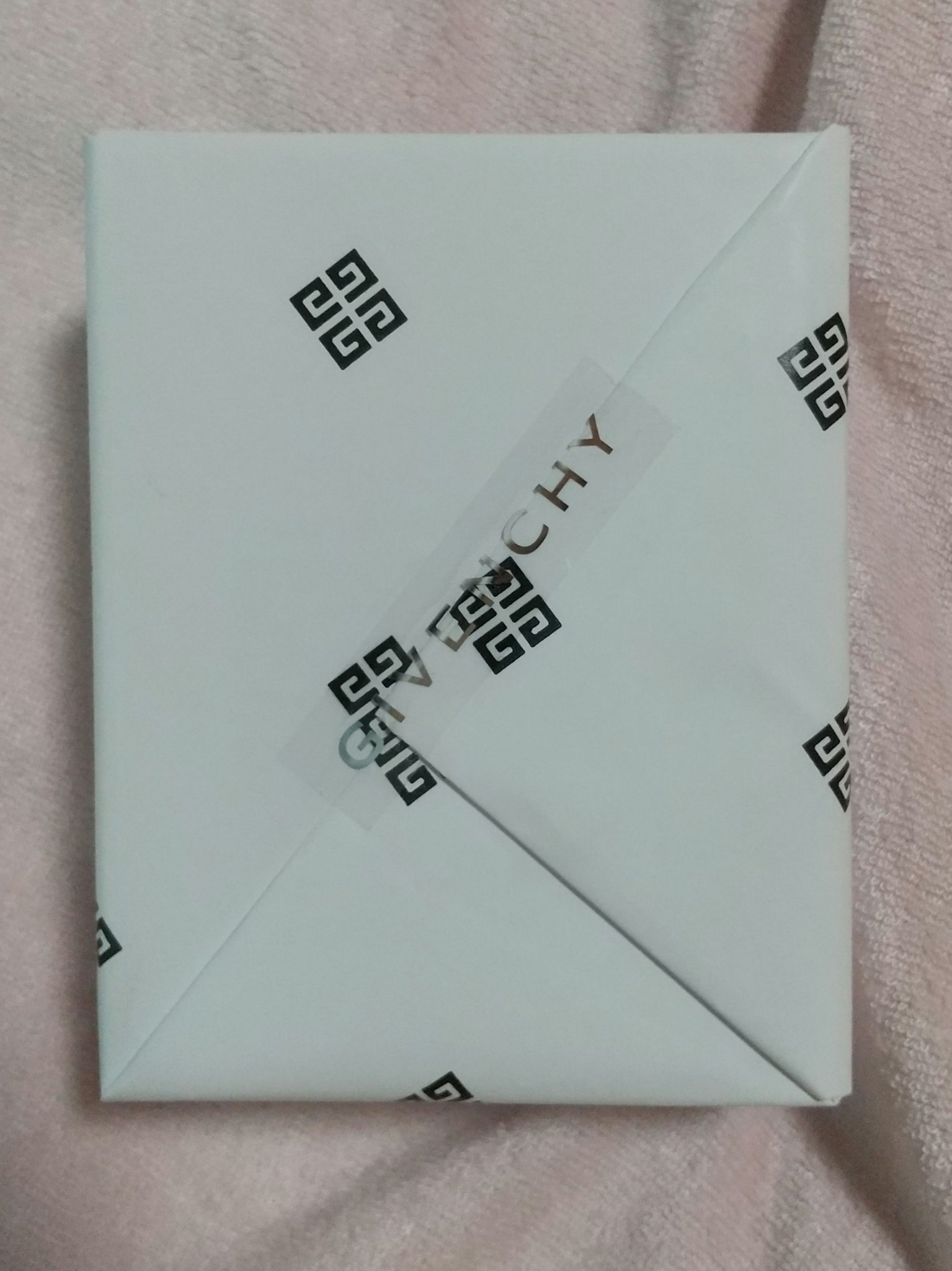 イレジスティブル ヘア ミスト/GIVENCHY/ヘアミストを使ったクチコミ（2枚目）