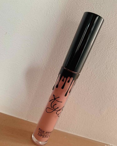 Kylie Cosmetics ベルベット リキッド リップスティックのクチコミ「久々に紹介するのはカイリーコスメティックの
カイリージェンナーの #BARE 💄❣️

あたし.....」（1枚目）