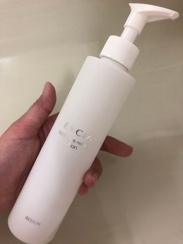 ALBION エクシア ラディアンスリニュー ローションのクチコミ「こちらは乳液をしてから使う化粧水です。
が、乳液が重い私は化粧水だけ使っています。

少しトロ.....」（1枚目）