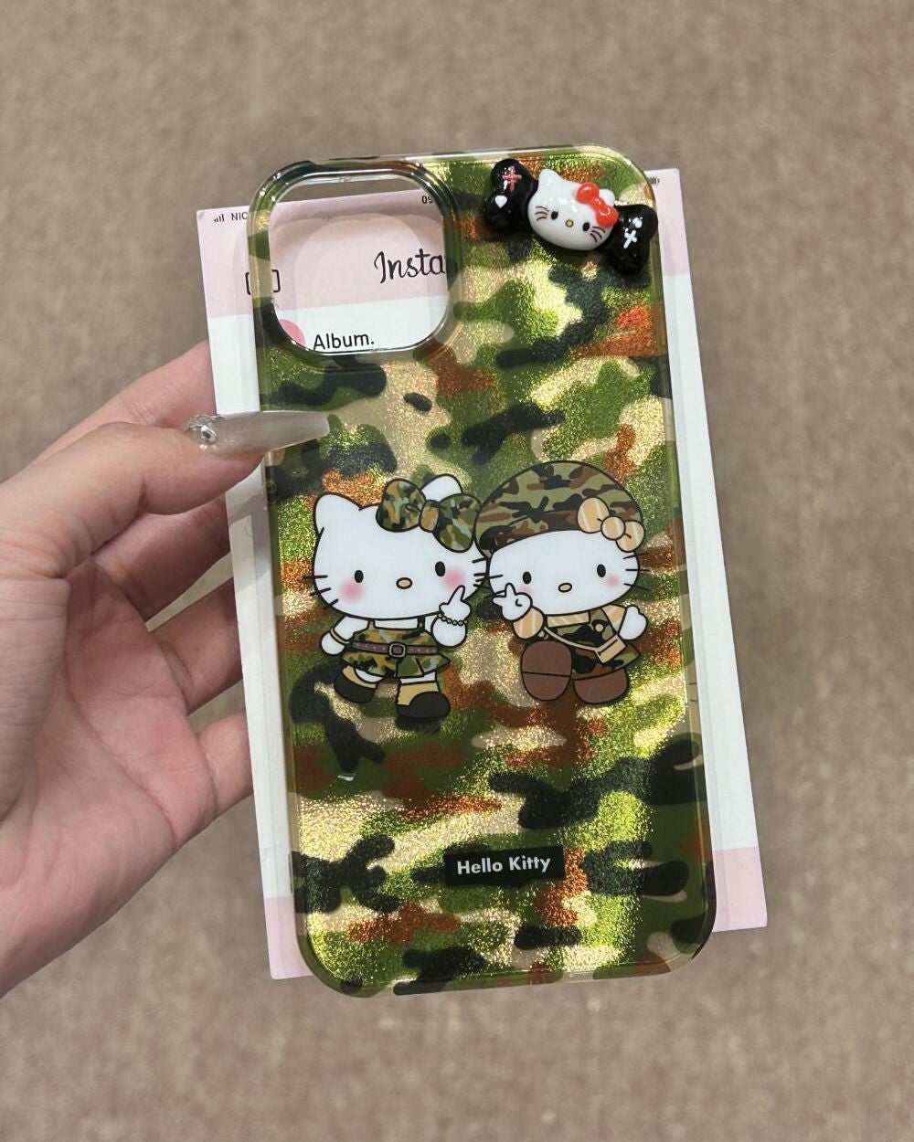 ケース大好きっ子 on LIPS 「迷彩服のキティちゃん可愛すぎる#iPhoneケース#購入品#コ..」(2枚目)