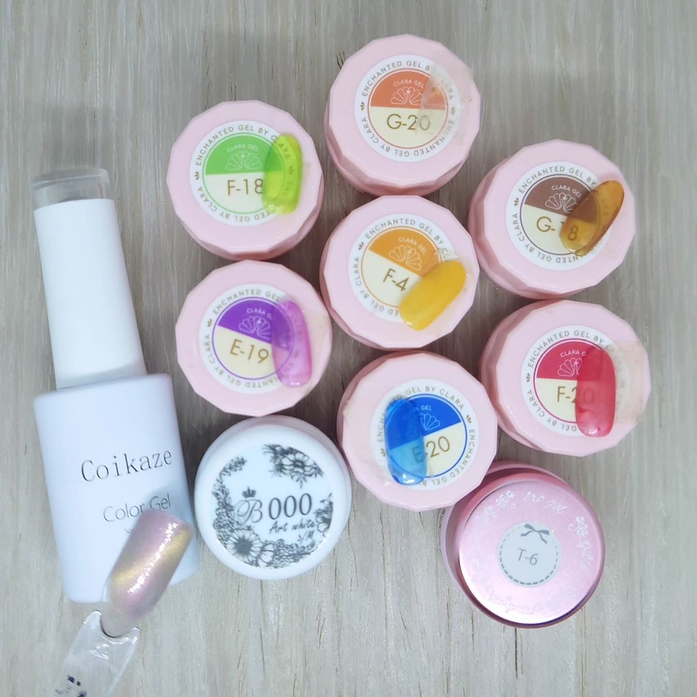 ゆき on LIPS 「ネイルの日。お花いっぱい描いて花束気分❤️ベースはcoikaz..」(2枚目)