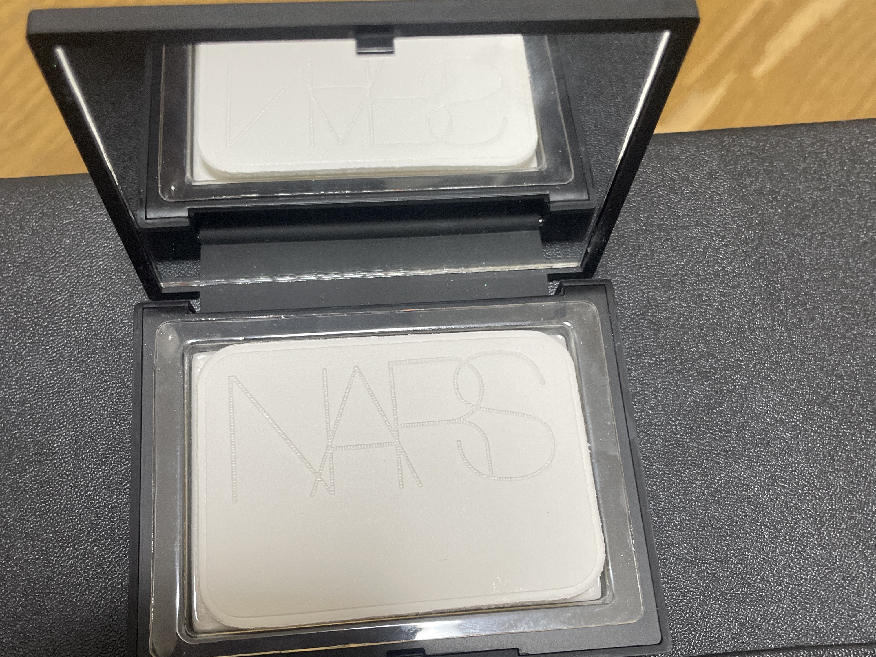 ライトリフレクティングセッティングパウダー　プレスト　N/NARS/プレストパウダーを使ったクチコミ（2枚目）