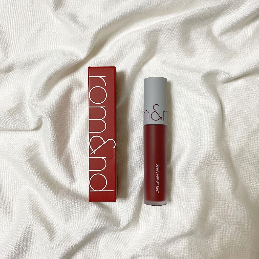 Katori Momoka on LIPS 「.ロムアンド❕.マットな口紅です💄色味とか可愛いけど、乾燥しち..」(1枚目)