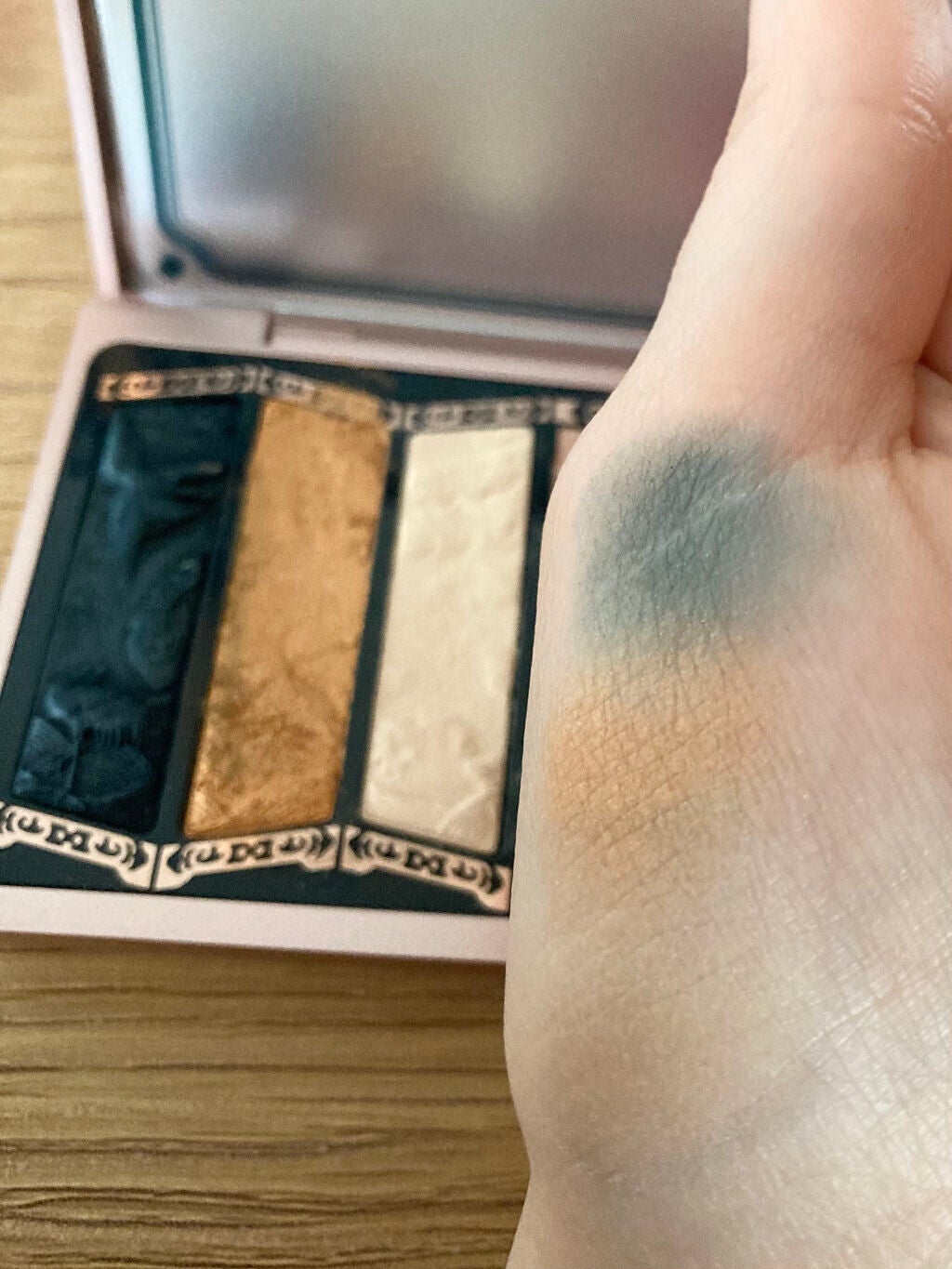 牡丹鏤月浮雕 百鳥朝鳳/花西子/アイシャドウパレットを使ったクチコミ(5枚目)