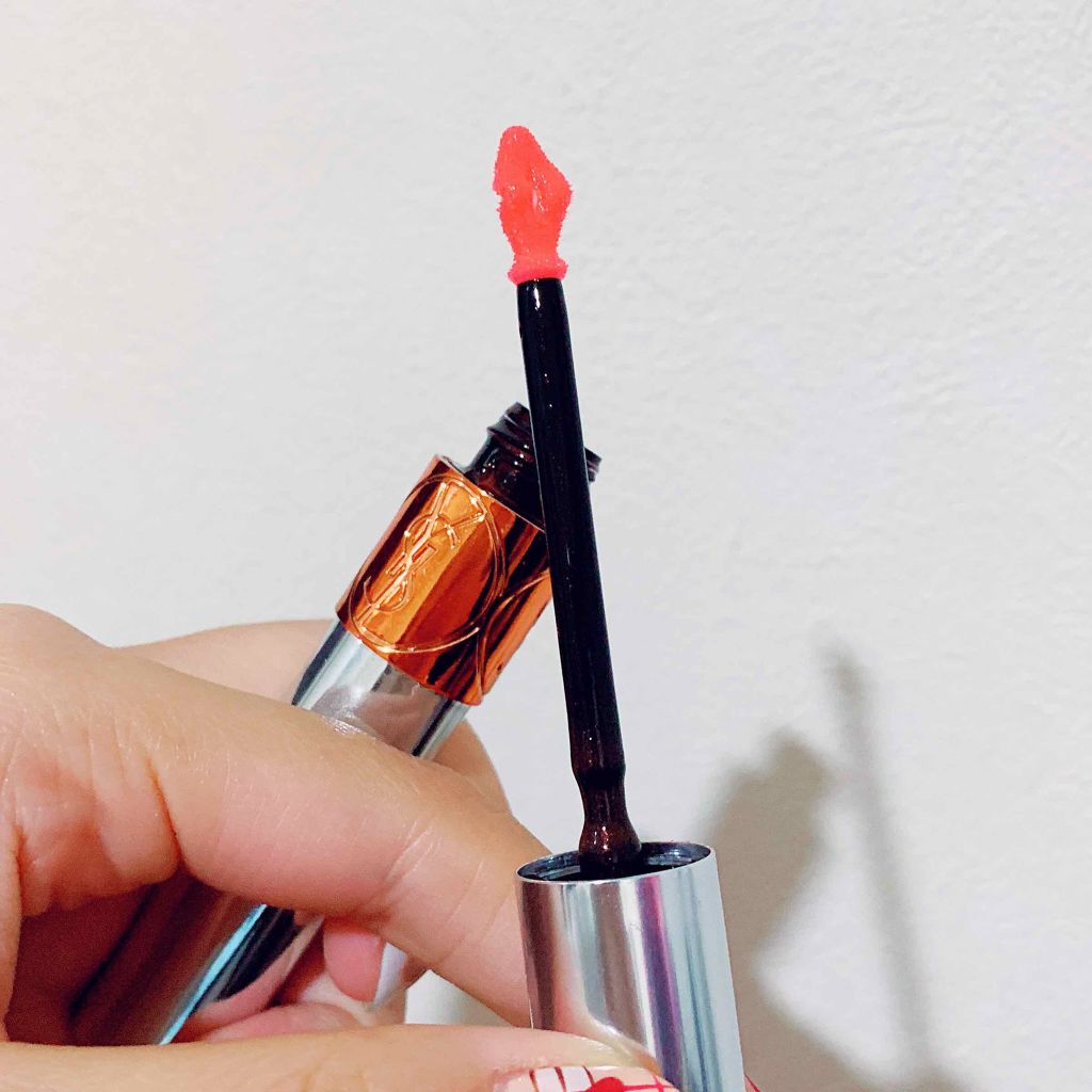 ヴォリュプテ ティントインオイル No.17 コーラルマイネイム/YVES SAINT LAURENT BEAUTE/リップグロスを使ったクチコミ（2枚目）