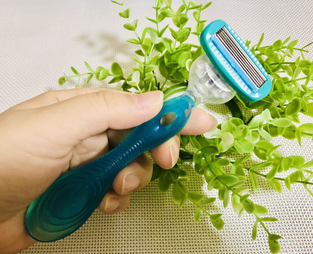 ハイドロシルク 敏感肌用 ホルダー （刃付き＋替刃１コ）/ハイドロシルク/シェーバーを使ったクチコミ（2枚目）