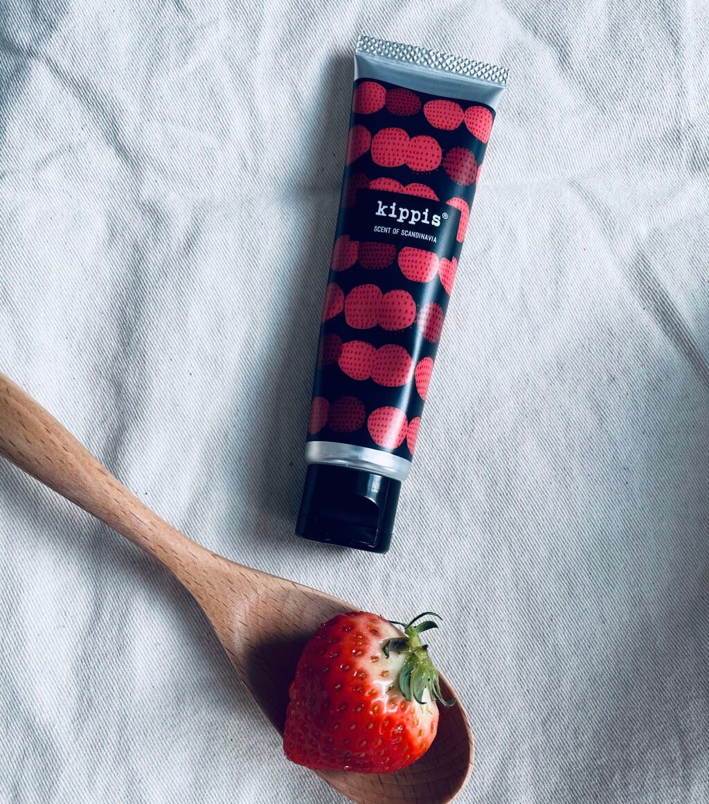 ぺすたろ on LIPS 「◯キッピス 3種のシアのハンドクリーム40g (甘酸っぱ..」(1枚目)