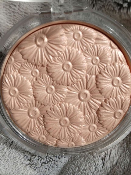 パウダー ポップ フラワー ハイライター/CLINIQUE/パウダーハイライトを使ったクチコミ(5枚目)