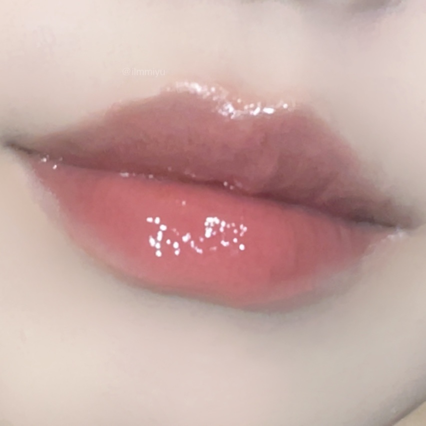 すでに大人気…！これ一本でぷるっぷるな桃色ベビーリップになれる、その名もJUDYDOLL とろ蜜リップペン 01 白湯もも🍑

他のリップの上から重ねても単品塗りでも可愛い万能ちゃん！

ノック式でスイスイと塗れて、グロスのようにぷるっと