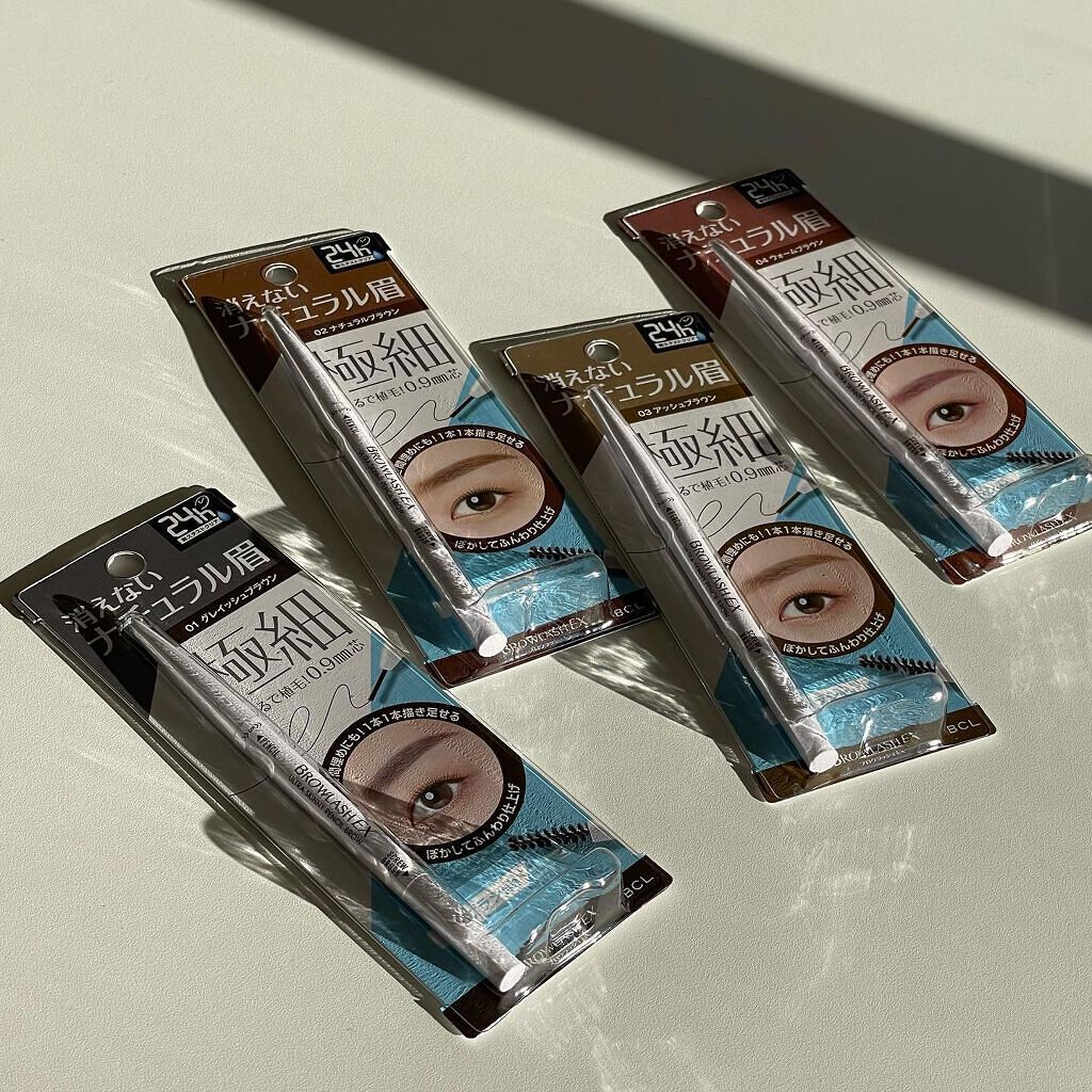 最近眉毛描くのにリキッドの細いの使ってたんだけど
めーちゃくちゃ描きやすくて
探し求めてた極細ペンシル発見🤭💗

ブロウラッシュEXの
ウルトラスキニーペンシルブロウ🧸🤎

4色展開してて

✔️グレイッシュブラウン
✔️ナチュラル