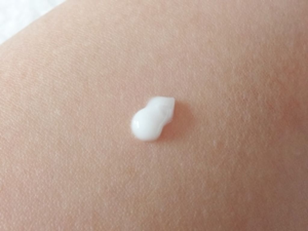 純白専科 すっぴん白雪美容液(専科 薬用美白クリーム)/SENKA(専科)/美容液を使ったクチコミ(2枚目)