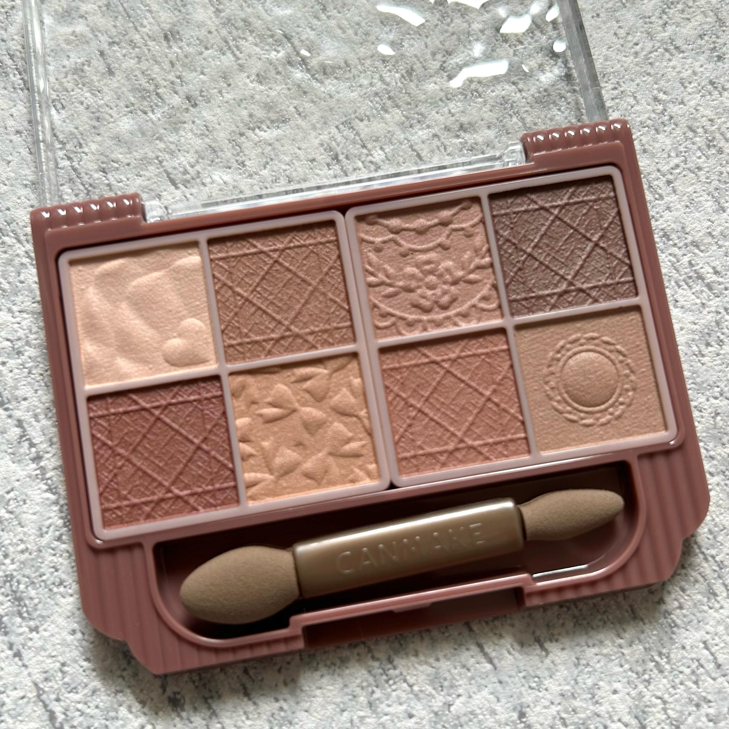 キャンメイク プティパレットアイズ（マットタイプ）のクチコミ「【キャンメイク プティパレットアイズM01🤎】
\8色入りアイシャドウパレットのマットバージョ.....」（2枚目）