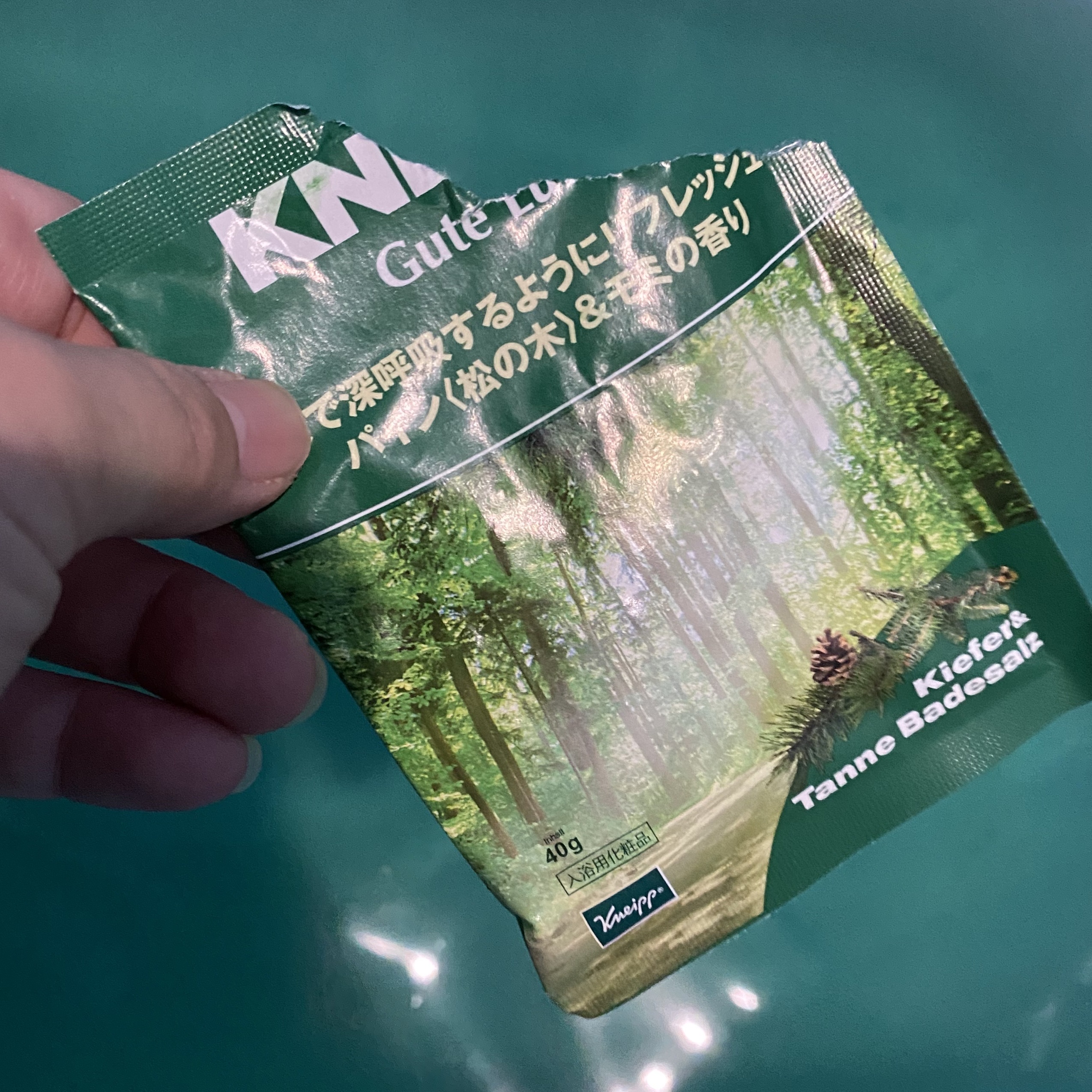 クナイプ グーテルフト バスソルト パイン<松の木>&モミの香り 40g【旧】/クナイプ/無機塩系入浴剤を使ったクチコミ（2枚目）