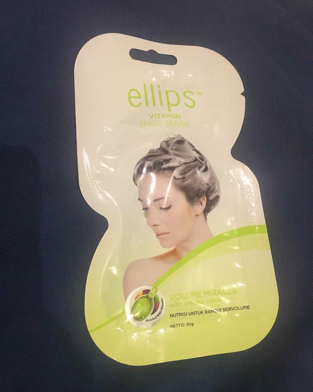 ヘアーオイル【ニュートリカラー】/ellips/ヘアオイルを使ったクチコミ（2枚目）