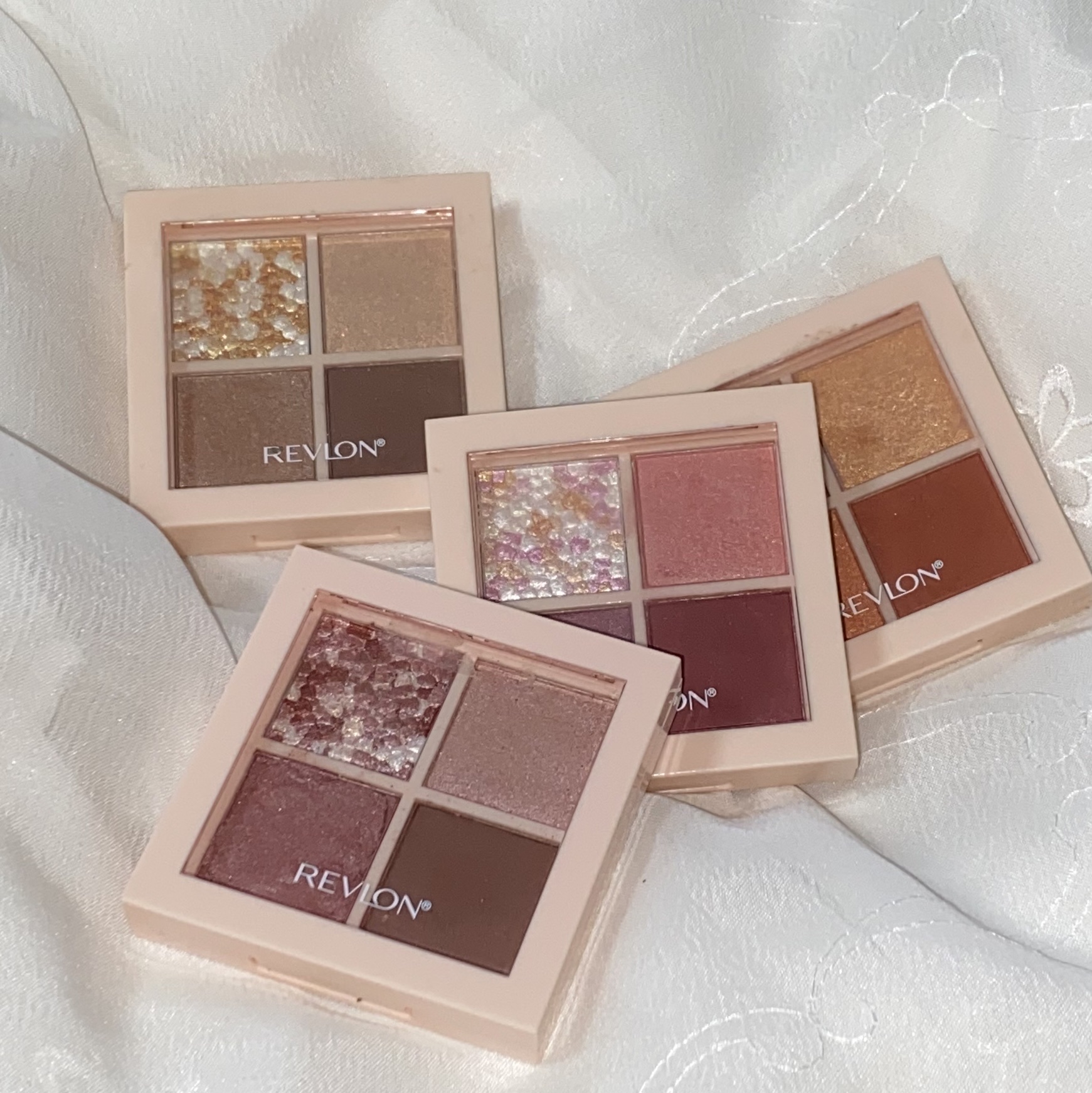 レブロン ダズル アイシャドウ クアッド/REVLON/アイシャドウパレットを使ったクチコミ（1枚目）