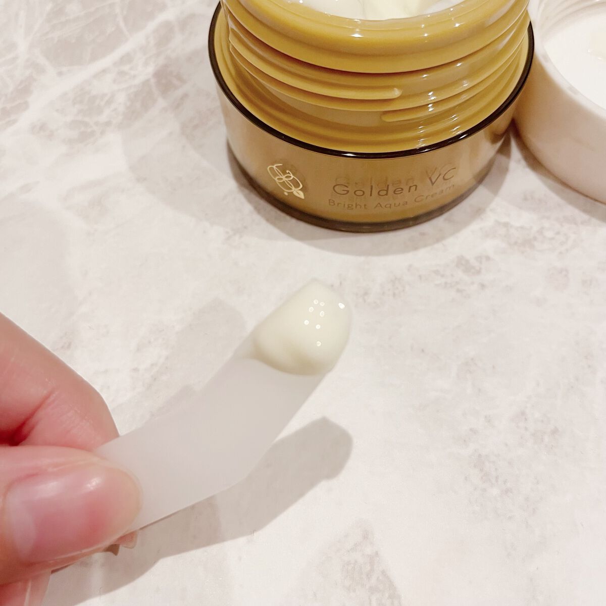 fracora ゴールデンVC ブライト アクアクリームのクチコミ「詰め替え仕様になっていて、
サステナブル！！！

軽くて、柔らかいクリーム。
お肌がしっとりし.....」（3枚目）