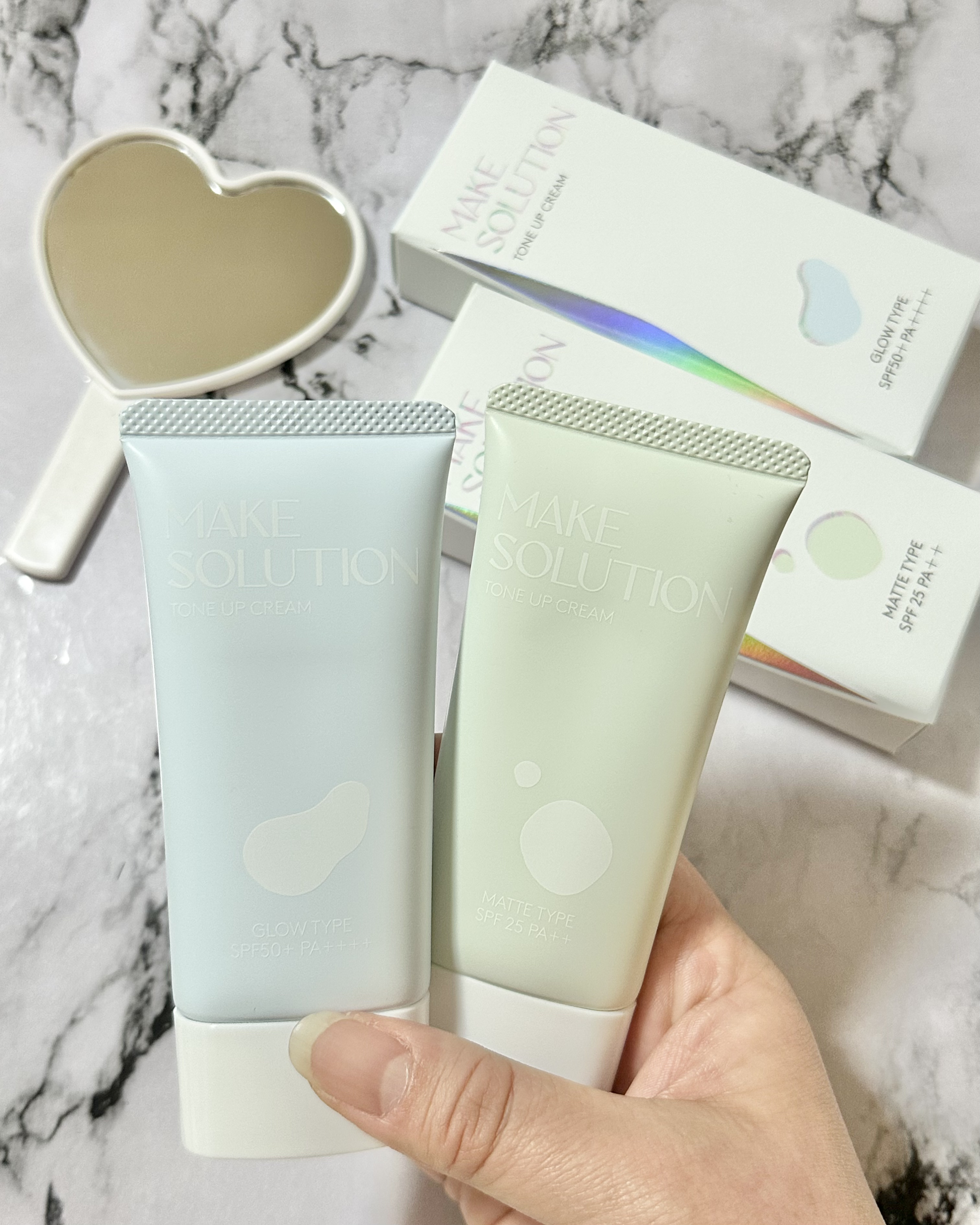 PR

3月1日から発売される、MAKE SOLUTION(メークソリューション)のトーンアップクリーム2種類を比べてみたよ💡

今回新しく発売されるトーンアップクリームは、マットタイプとグロウタイプの2種類。
マットタイプは素肌感のある