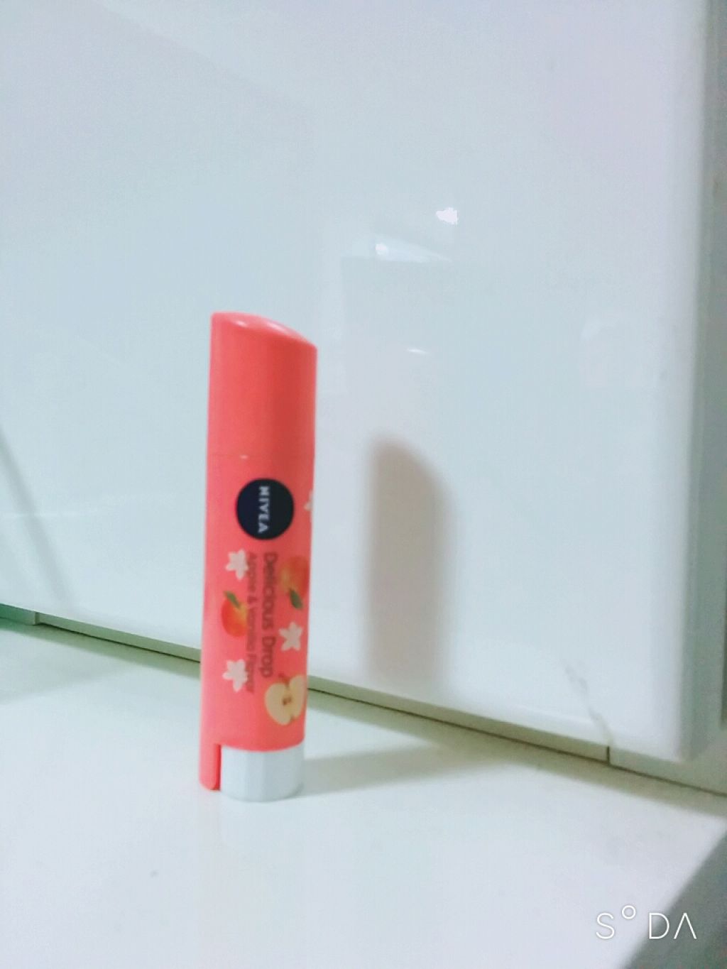 フレーバーリップ デリシャスドロップ アップルの香り〜バニラの香りのアクセント/ニベア/リップクリームを使ったクチコミ(1枚目)