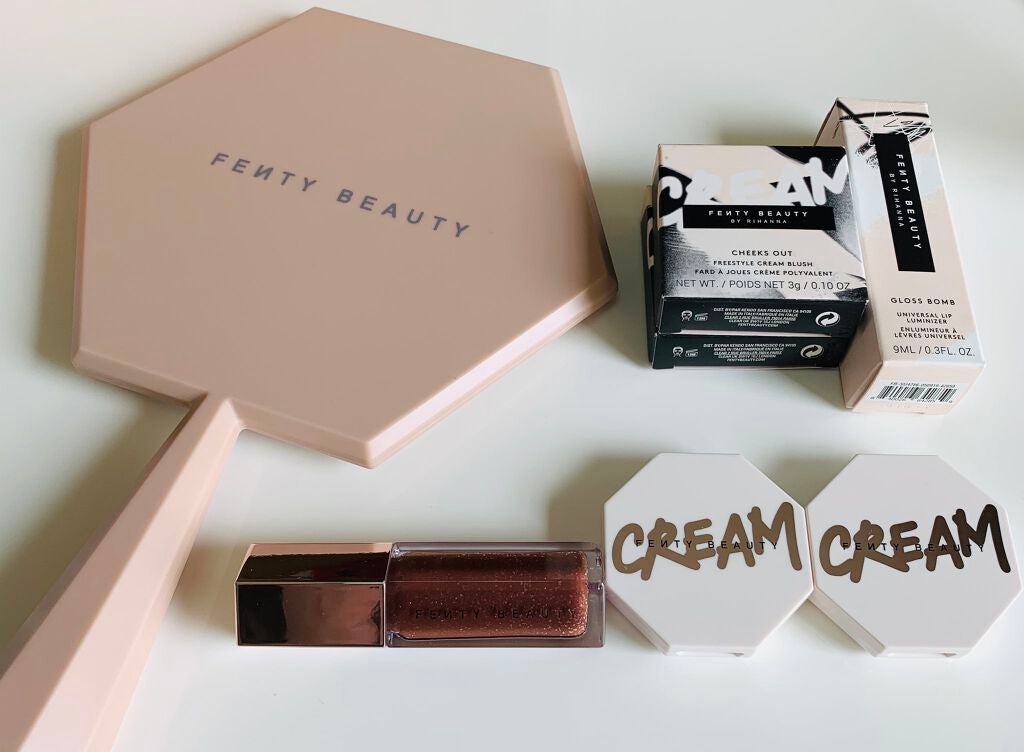 GLOSS BOMB Universal Lip Luminizer/FENTY BEAUTY BY RIHANNA/リップグロスを使ったクチコミ(2枚目)