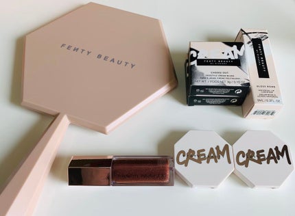 CHEEKS OUT FREESTYLE  CREAM BLUSH/FENTY BEAUTY BY RIHANNA/ジェル・クリームチークを使ったクチコミ(2枚目)