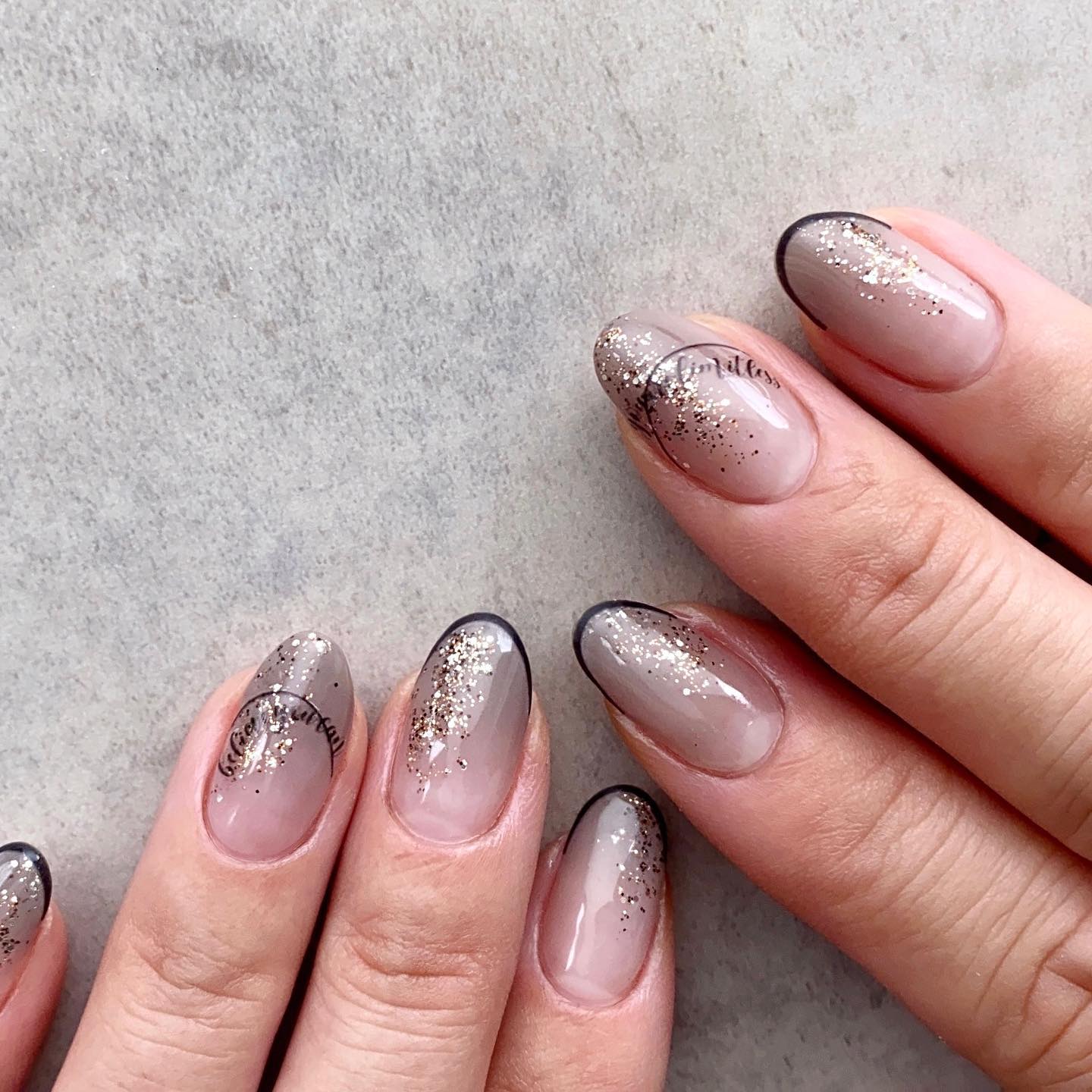 #岡本瑠美先生ネイル,#グリッターネイル,#トレンドネイル,#モノトーンネイル,#クリアネイル,#ミラーネイル,#英字ネイル,#トレンドネイル,#秋ネイル,#女子ネイル,#上品ネイルのネイルデザイン