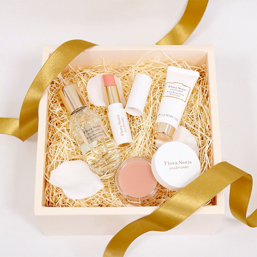 Flora Notis JILL STUART フレッシュピオニー 《オードパルファン ミニスプレー ＆ リップケア キット》