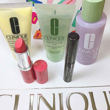 ✨CLINIQUEでコスパ良く爆買い✨

CLINIQUEにどハマりしました…
以前にも投稿したクリニークのリップを購入した際に、サンプルで拭き取り化粧水と、コットン何枚かを付けてくれてそれ以来虜です…