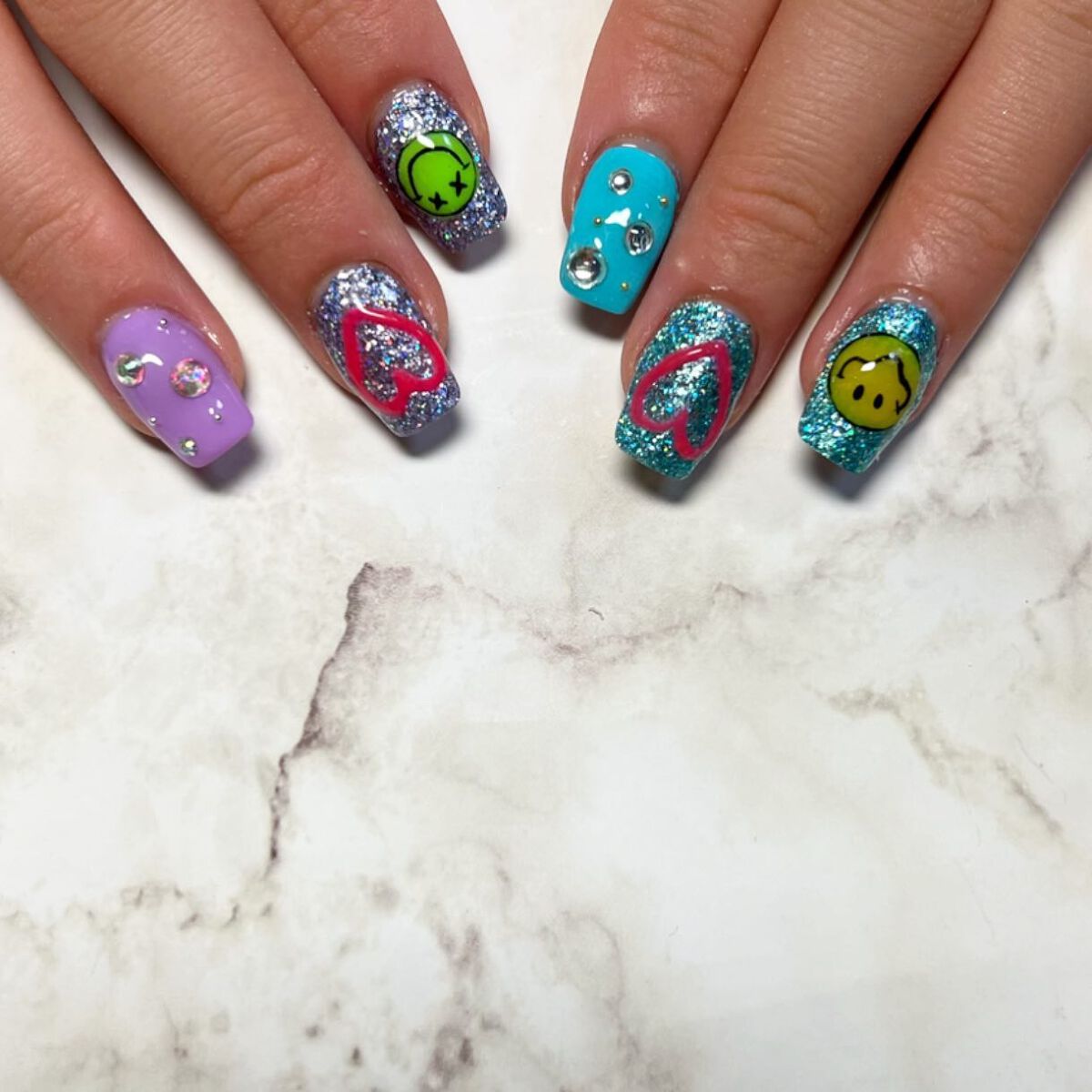 cst on LIPS 「#ギャル#ニコちゃん#むらさきネイル#あおネイル#夏ネイル#ネ..」(5枚目)