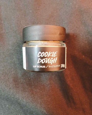 LUSH COOKIE DOUGH 20ｇ

LUSHのリップスクラブがずっと気になっていたのでクリスマスプレゼントとして買ってもらいましたヾ(〃^∇^)ﾉ

使い方は

適量を唇にのせて、なじませなが