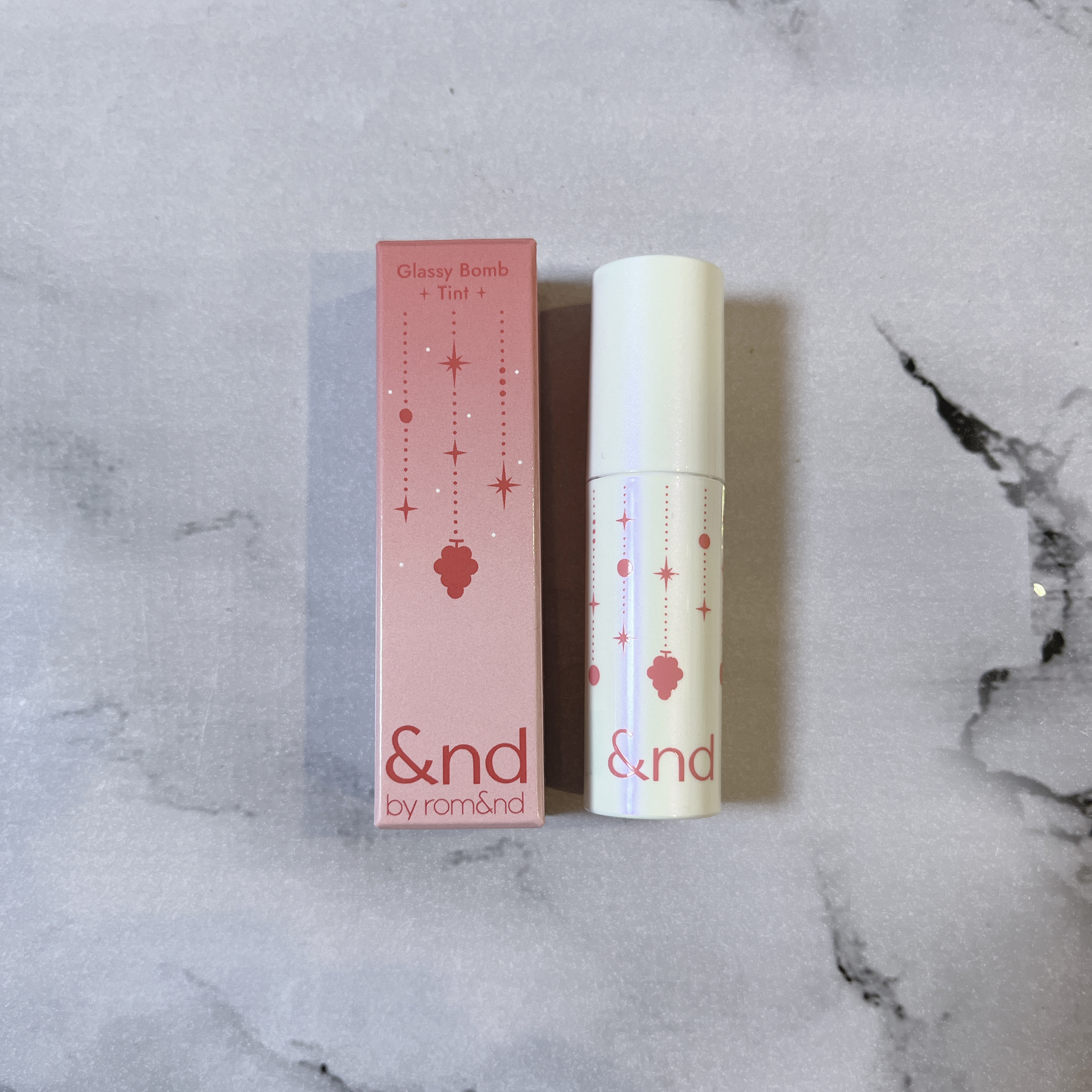 アンドバイロムアンド　グラッシーボムティント/&nd by rom&nd/リップティントを使ったクチコミ（1枚目）