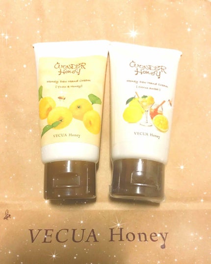 VECUA Honey ワンダーハニー とろとろハンドクリーム 柚子はちみつのクチコミ「乾燥肌で悲鳴をあげる時期で苦戦中のカミツレカフェです☕️
仕事上、お湯を使うので手が荒れまくり.....」(2枚目)