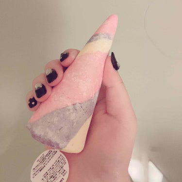 LUSH ユニコーンホーン


バブルバーです
匂いも女の子っぽくてキラキラあわあわになりました
大きいので半分に割ればよかった #私のおうち美容 #LUSH #バスボム
#はじめての投稿