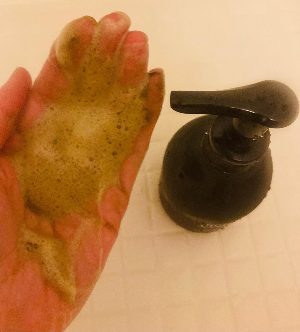 綺和美 カラーシャンプーのクチコミ「綺和美　白髪染めカラーシャンプー（ダークブラウン）の紹介です

8種類の天然植物エキス配合
髪.....」（3枚目）