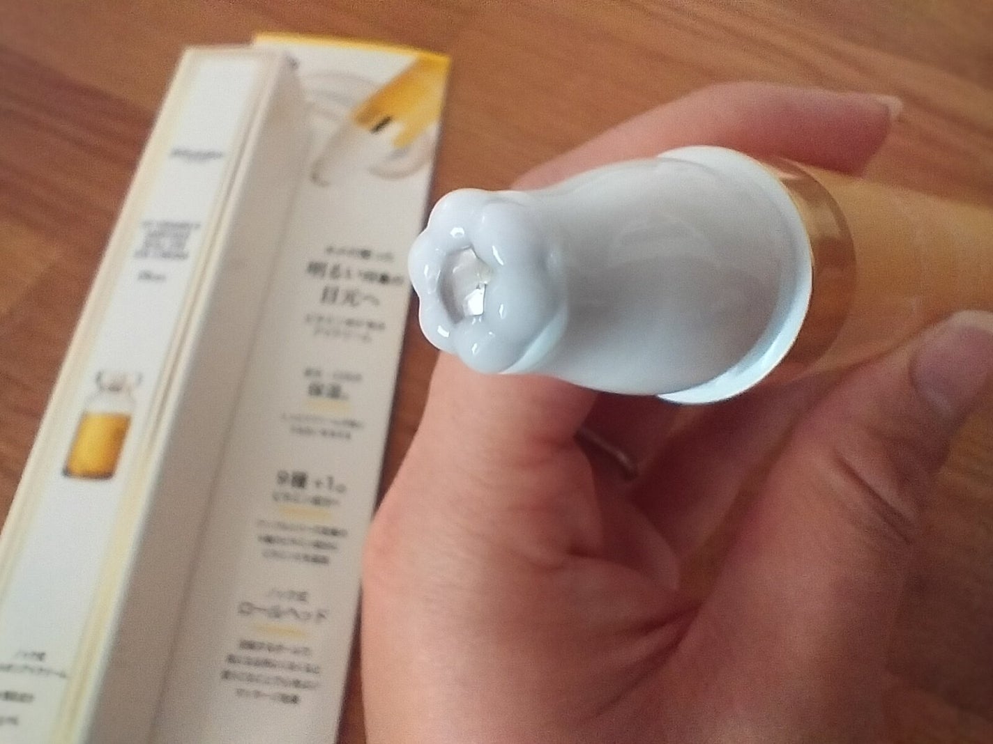 V9ビタミンアンプルロールオンアイクリームクリア/JMsolution/アイケア・アイクリームを使ったクチコミ(5枚目)