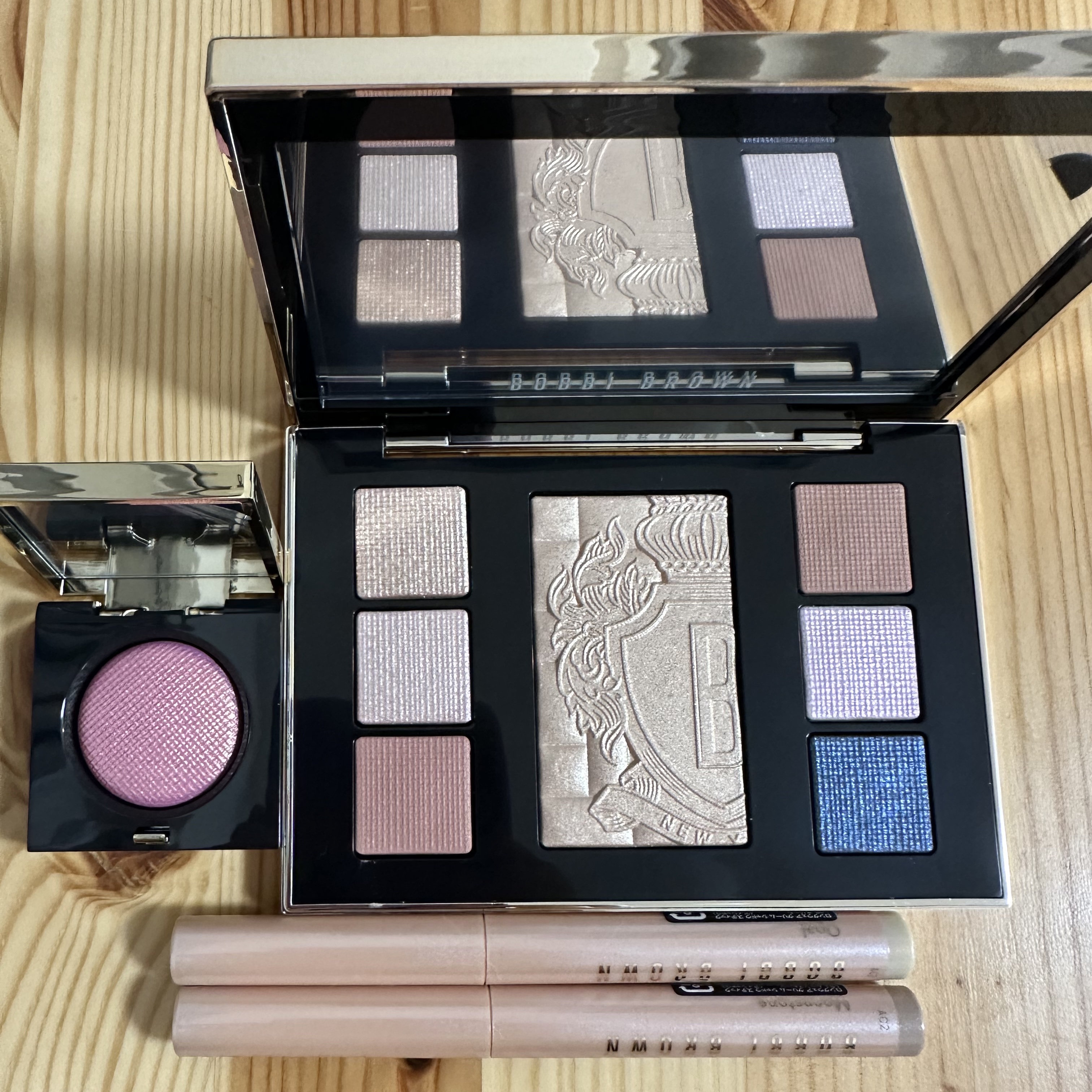 ロングウェア クリーム シャドウ スティック #L51 ムーンストーン（限定パッケージ）/BOBBI BROWN/スティックアイシャドウを使ったクチコミ（2枚目）
