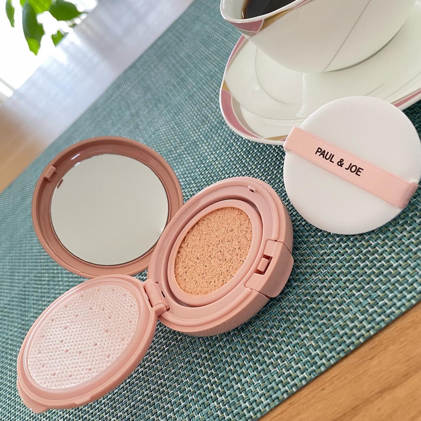 シースルー ヴェール コンパクト/PAUL & JOE BEAUTE/ファンデーションを使ったクチコミ(5枚目)