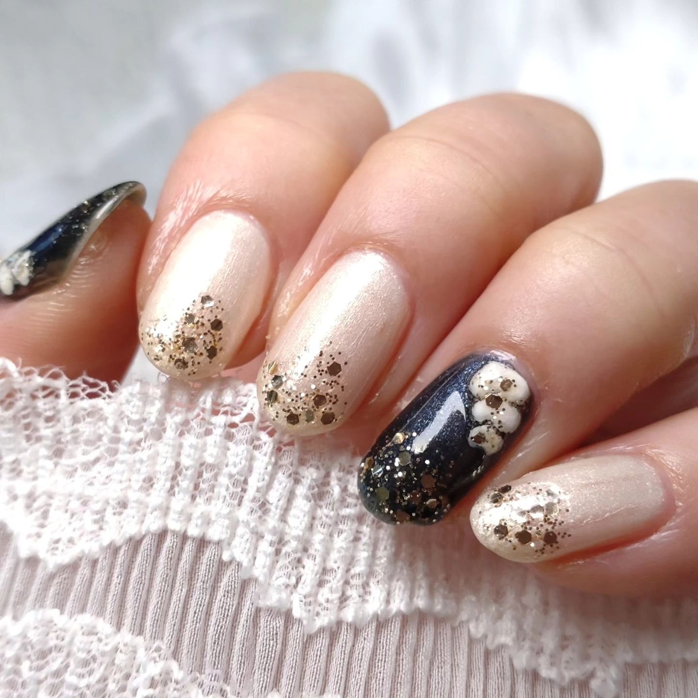 ミルクティ on LIPS 「✴✴#結婚式お呼ばれネイル💒✴12月中旬頃のネイルです💖✴姪っ..」(2枚目)