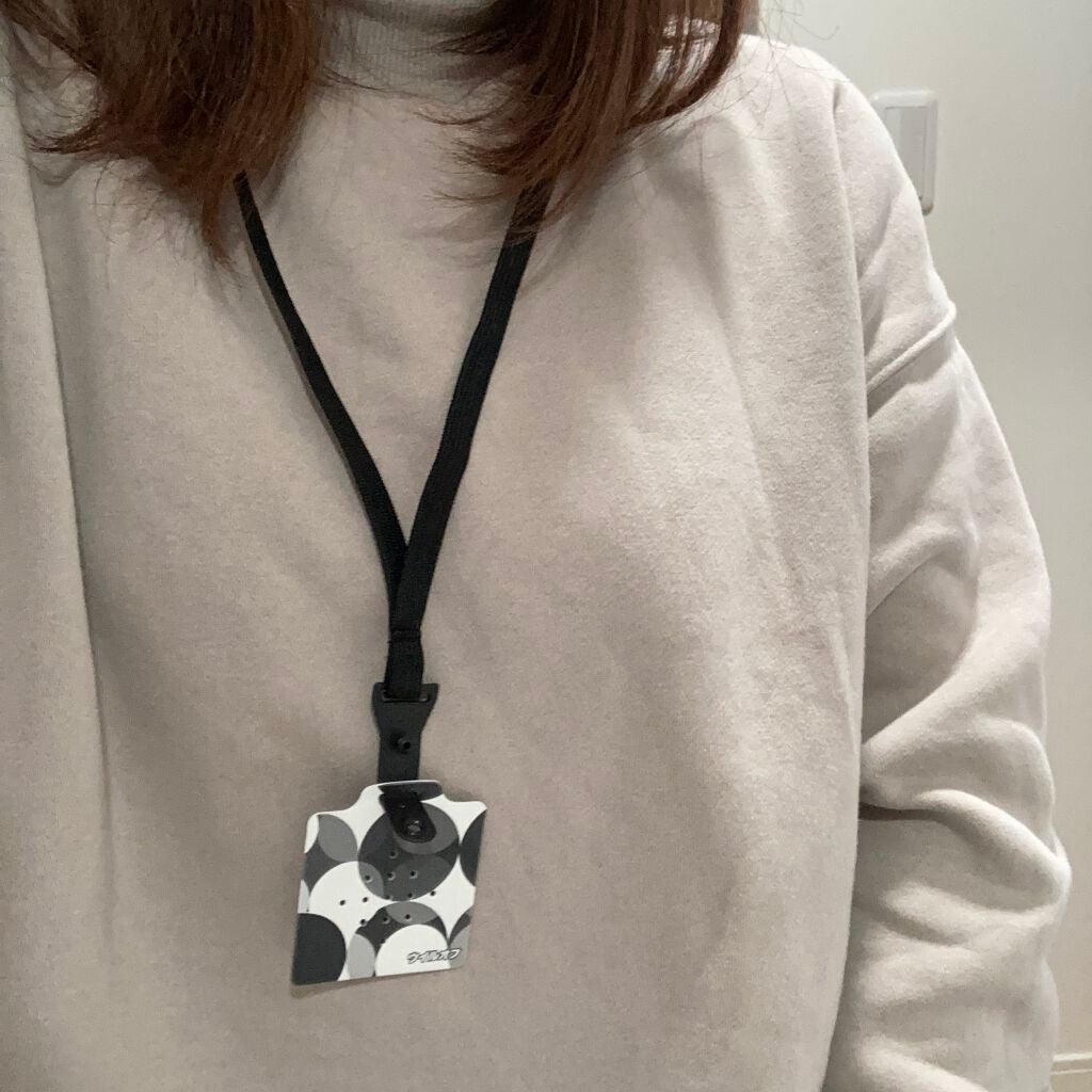 maki on LIPS 「オフィス勤務なのでこちらをお試し。職場でも、通勤中の車内でもパ..」(1枚目)