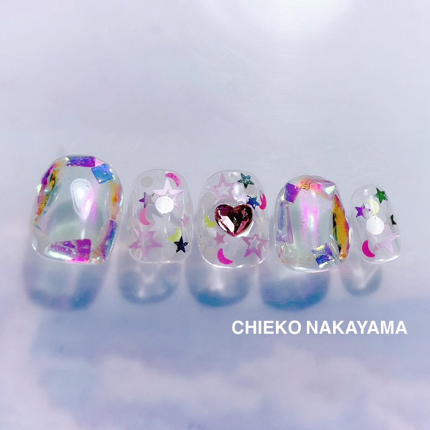 なかやまちえこ on LIPS 「🪄365日ネイル282日め⠀⠀知り合いから頂いたホログラムがと..」(1枚目)