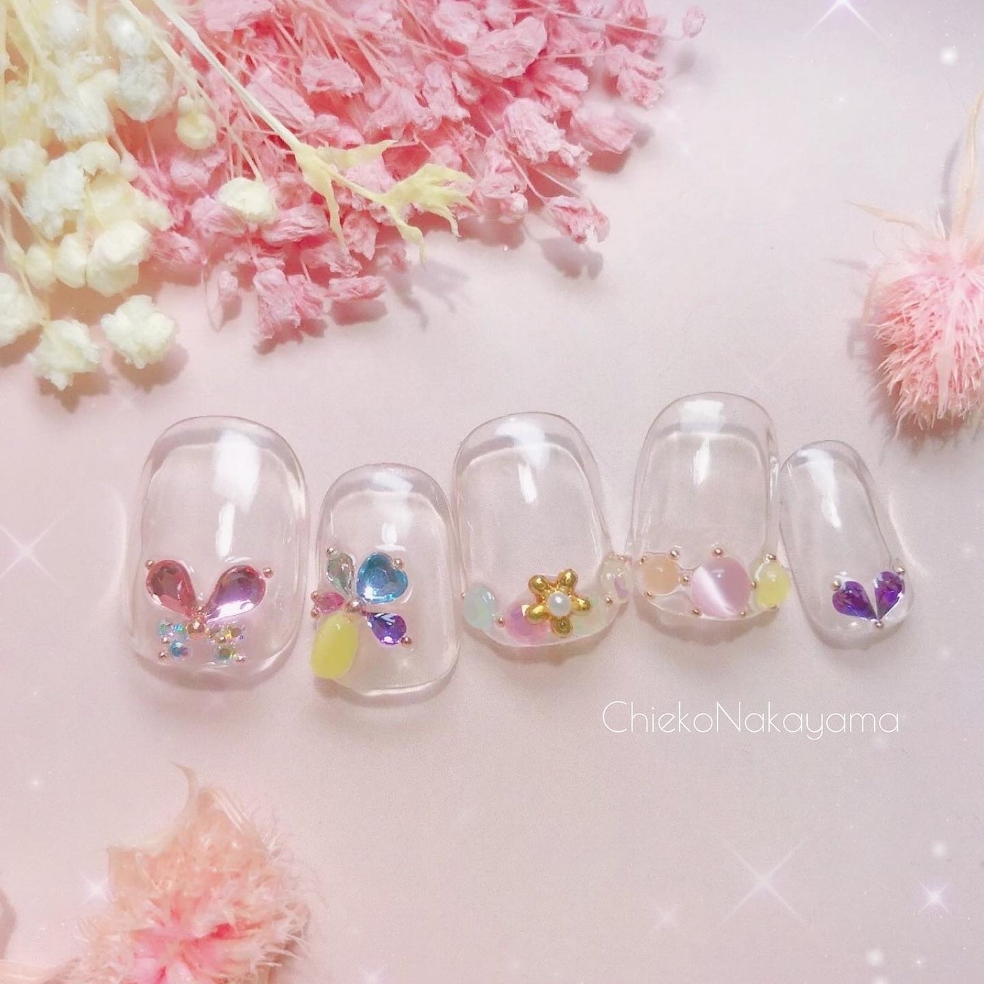 なかやまちえこ on LIPS 「春のアクセサリーネイル🦋⠀⠀1日1ネイル製作365日チャレンジ..」(1枚目)